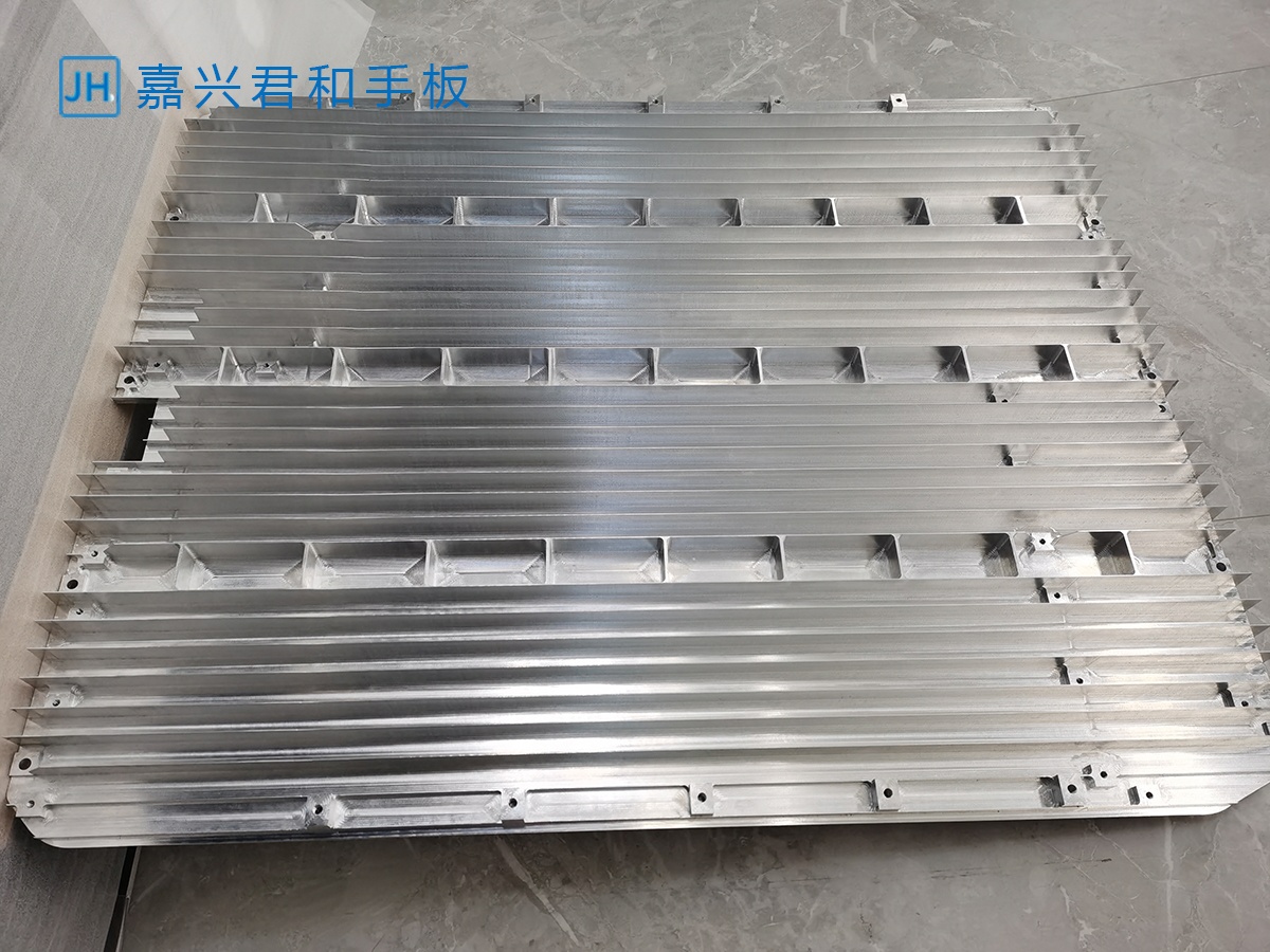 動力電池盒散熱器